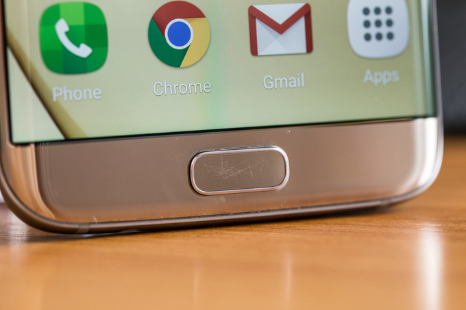 Photo: the fingerprint scanner in Samsung Galaxy S7 eventually covered with scratches Photo: the fingerprint scanner in Samsung Galaxy S7 eventually covered with scratches