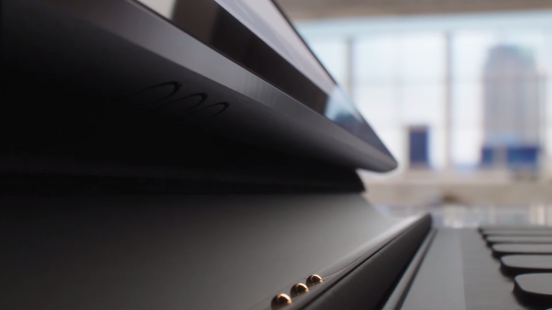 Why iPhone 7 Smart Connector? Why iPhone 7 Smart Connector?