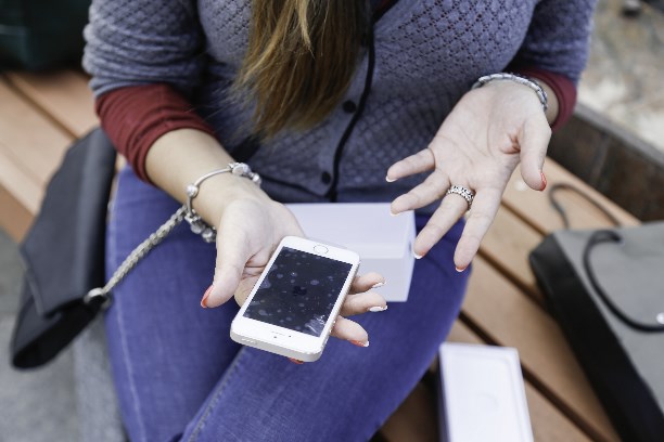 iPhone is not cheap: how to throw on the money of Russian buyers of smartphones Apple iPhone is not cheap: how to throw on the money of Russian buyers of smartphones Apple