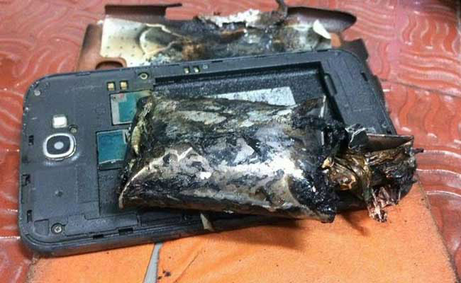 Samsung exploded on Board an Indian aircraft during the flight Samsung exploded on Board an Indian aircraft during the flight