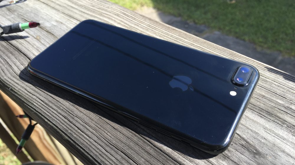 How to look black iPhone 7, which are without a case How to look black iPhone 7, which are without a case