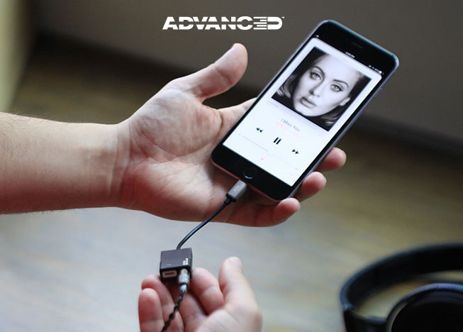 Accessory Accessport allows you to connect to your iPhone 7 at the same time earphone and charger [video]