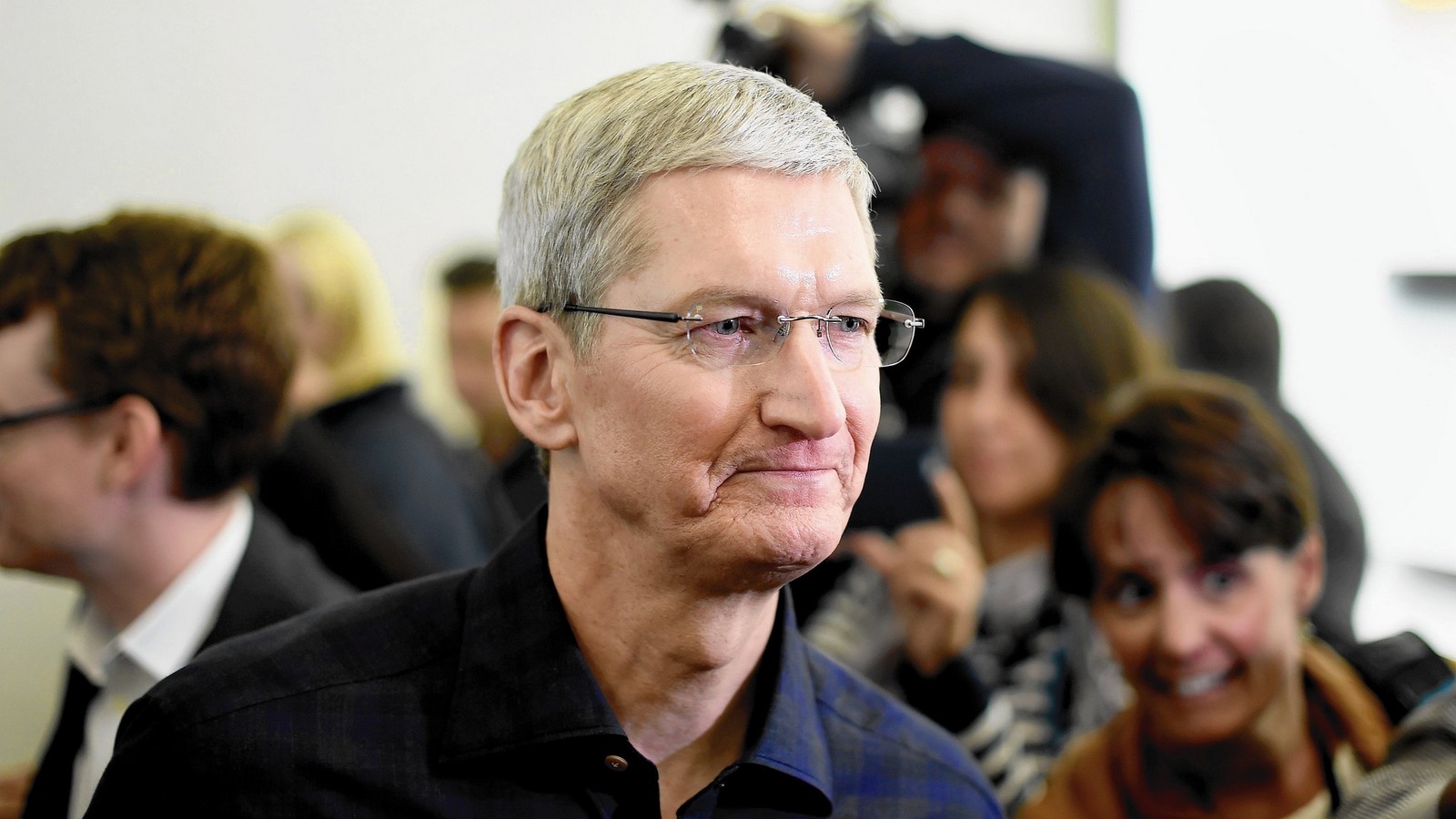 How much Apple spends on advertising? Big-big secret! How much Apple spends on advertising? Big-big secret!