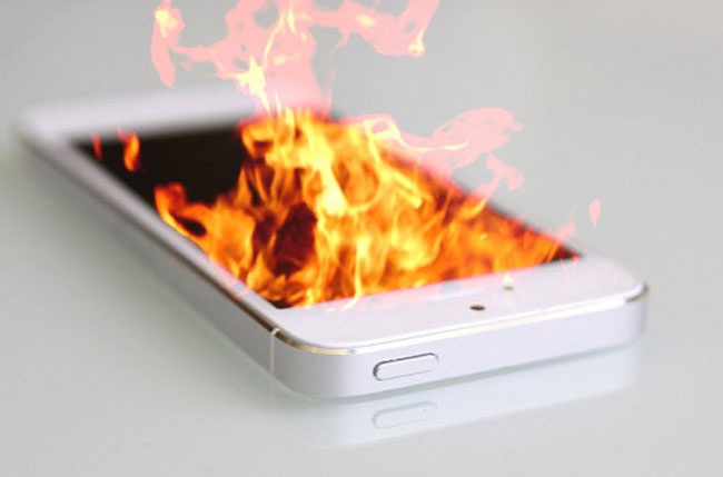 The girl in Kazakhstan exploded iPhone 5s: annealed 30% of the body burned the laptop and bed The girl in Kazakhstan exploded iPhone 5s: annealed 30% of the body burned the laptop and bed