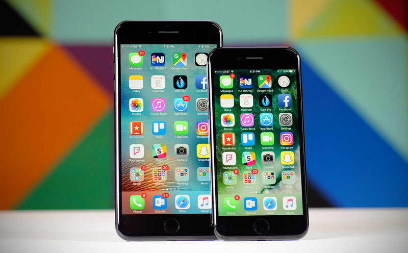 According to Nikkei, the demand for the iPhone 7 and 7 Plus began to decline three months after the release According to Nikkei, the demand for the iPhone 7 and 7 Plus began to decline three months after the release