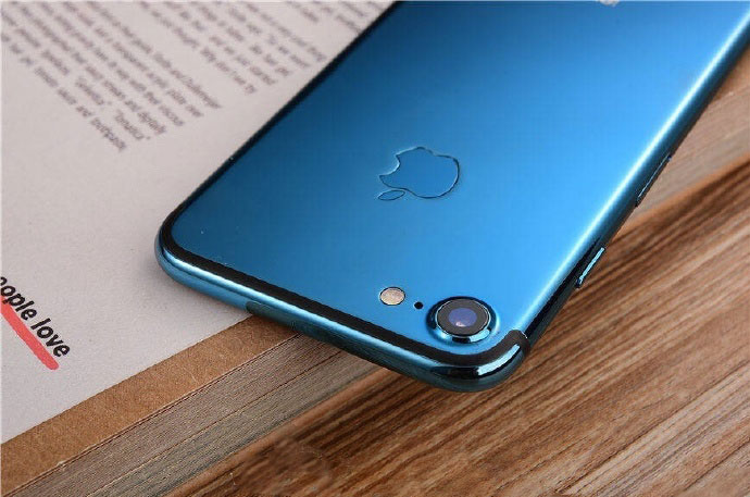 In the Network appeared photos of the iPhone 7 in the new color Blue Shade