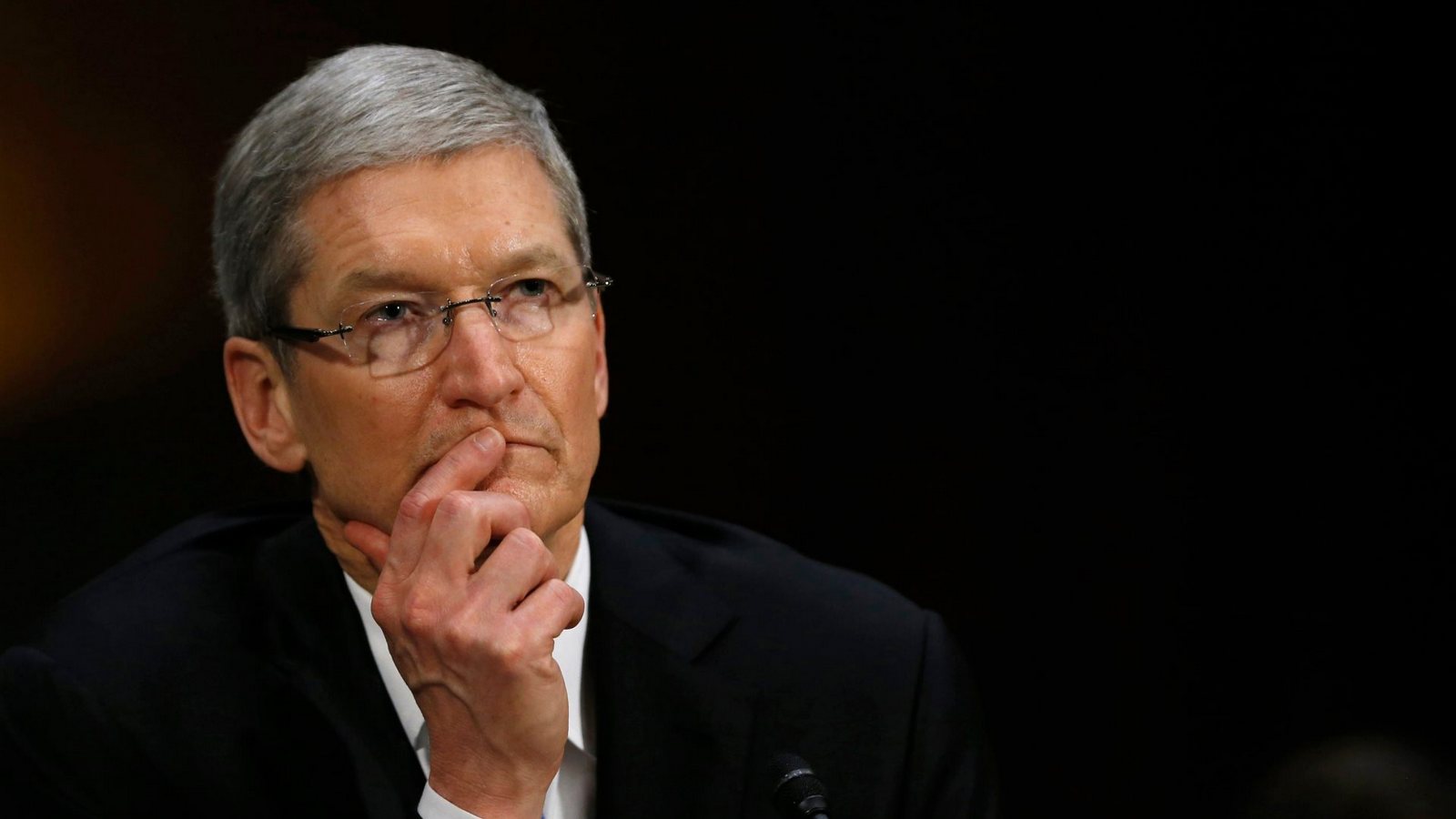 Tim cook salary cut for failing to plan sales Tim cook salary cut for failing to plan sales