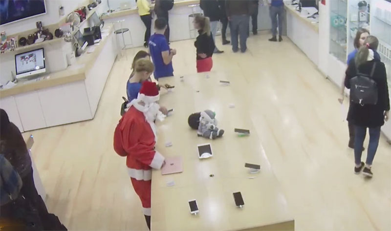 Dancing Santa Claus made a 12-inch MacBook from a store in Georgia [video]