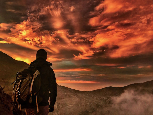 Apple hanging billboards with pictures of the iPhone 7 around the world Apple hanging billboards with pictures of the iPhone 7 around the world