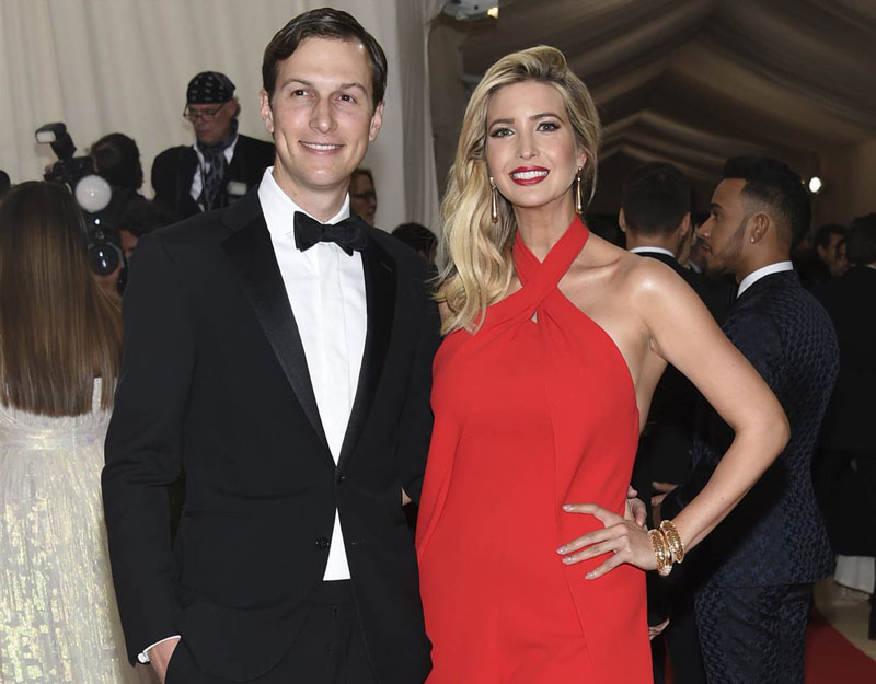 Tim cook noted in the restaurant with her daughter and a senior adviser to Donald trump Tim cook noted in the restaurant with her daughter and a senior adviser to Donald trump