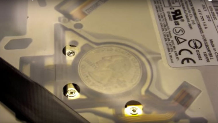 The experts found the explanation of the mysterious coins inside MacBook