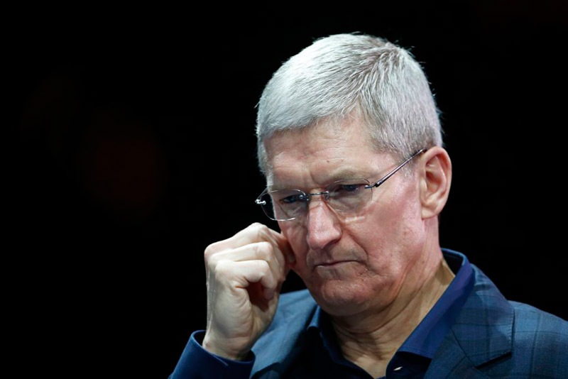 Apple slashed the salary of CEO Tim cook because of weak performance in 2016 Apple slashed the salary of CEO Tim cook because of weak performance in 2016