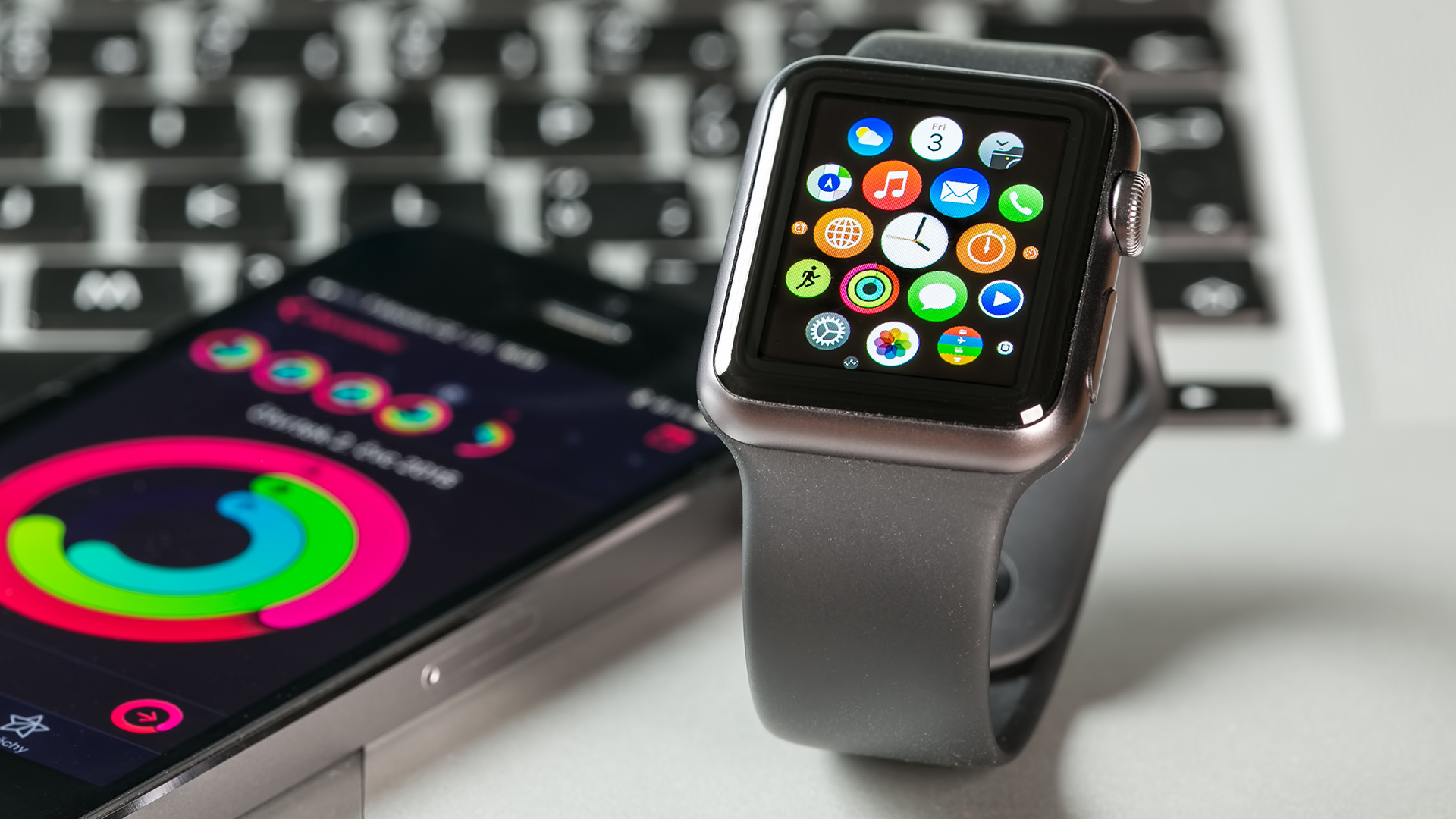 Apple Watch left everyone far behind Apple Watch left everyone far behind
