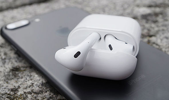How to make the case for AirPods into a convenient stand for iPhone How to make the case for AirPods into a convenient stand for iPhone