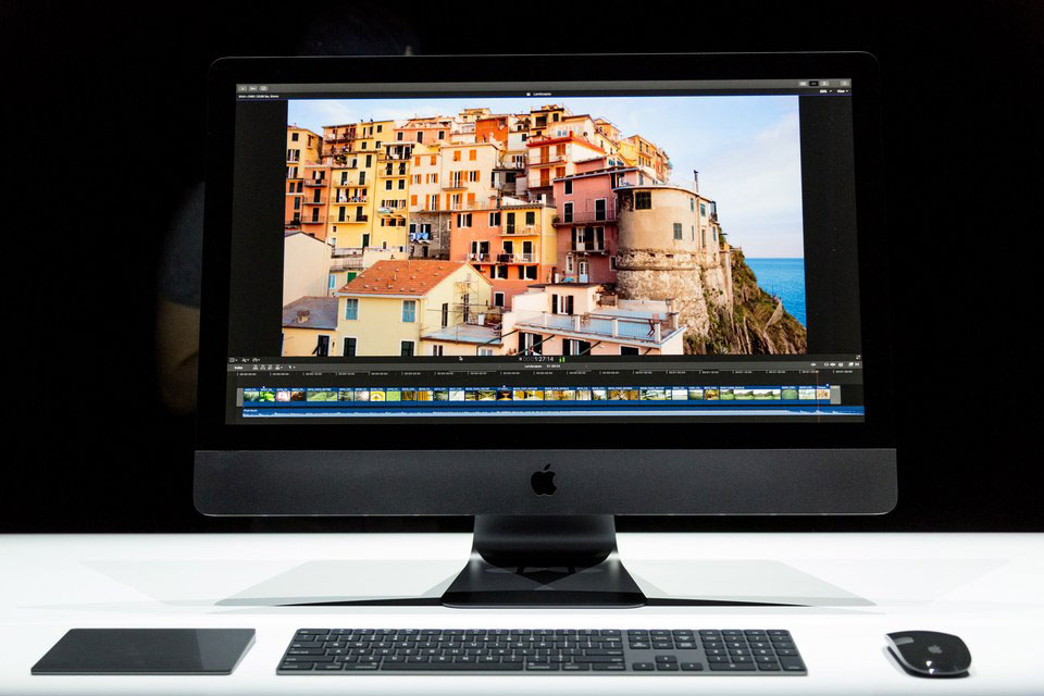 iMac Pro has got non-removable memory and an exclusive set of keyboard and mouse in color Space Gray iMac Pro has got non-removable memory and an exclusive set of keyboard and mouse in color Space Gray
