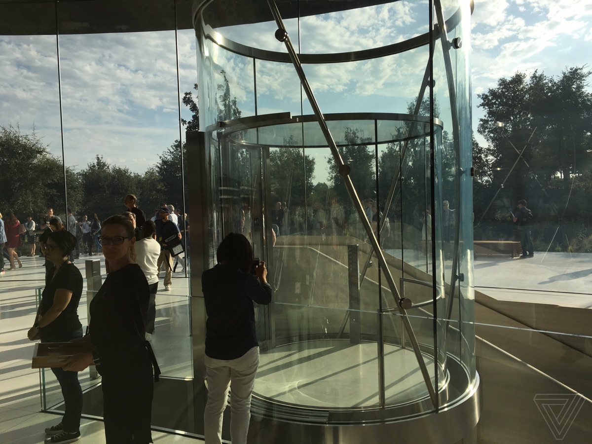The presentation of the iPhone 8: photos from the event The presentation of the iPhone 8: photos from the event