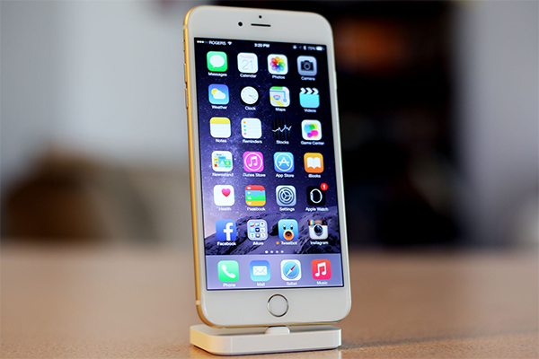 Russia has sharply dropped the price of iPhone in anticipation of the New year Russia has sharply dropped the price of iPhone in anticipation of the New year