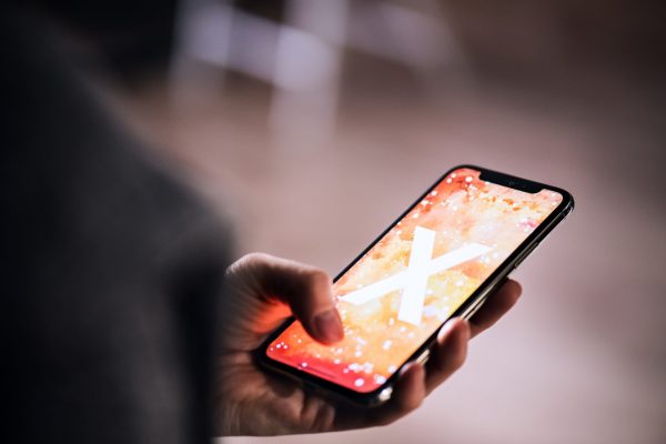 Apple develops unusual displays for future iPhone Apple develops unusual displays for future iPhone