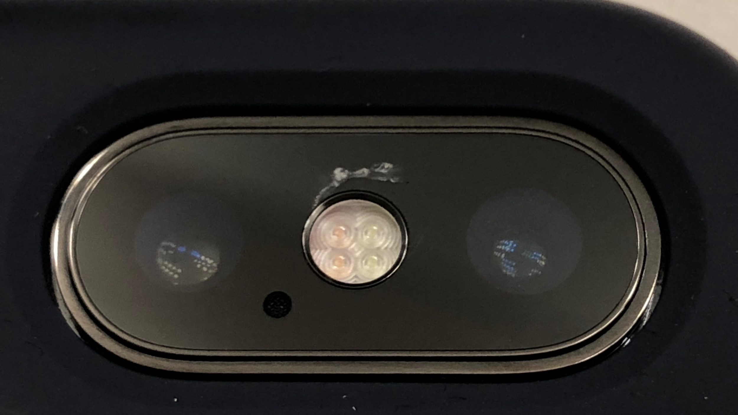 Problems with a broken lens in the iPhone X is becoming more Problems with a broken lens in the iPhone X is becoming more