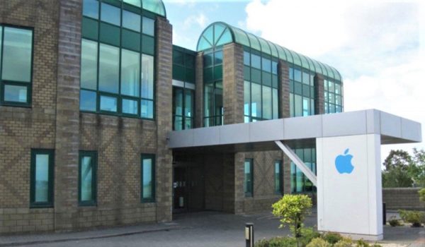 Tim cook has opened a new building in the Apple campus Hollyhill in Ireland Tim cook has opened a new building in the Apple campus Hollyhill in Ireland