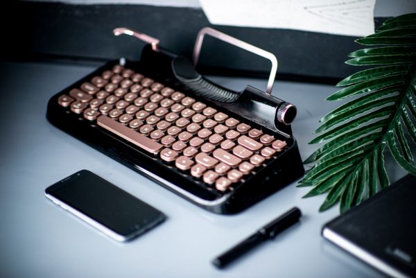 KnewKey — mechanical retro keyboard for Mac and iPad