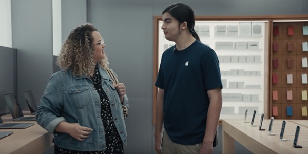 Samsung has decided to continue its controversial advertising campaign Samsung has decided to continue its controversial advertising campaign