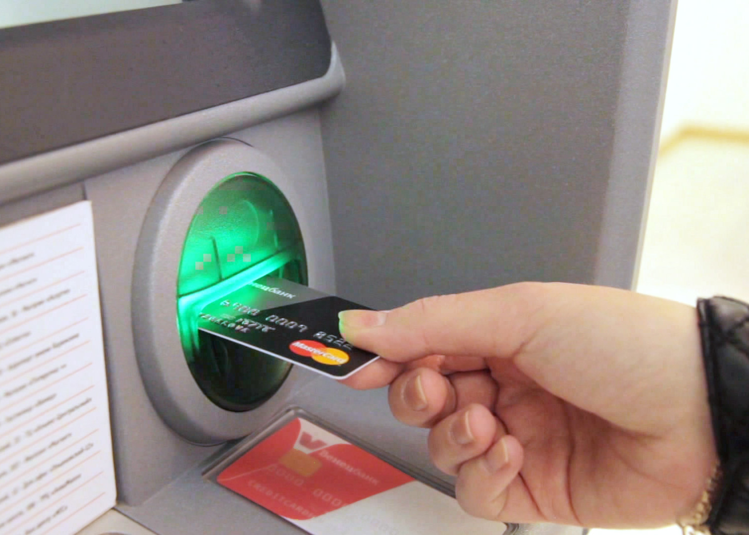 Russians will be able to use smartphones instead of cards in the ATM Russians will be able to use smartphones instead of cards in the ATM