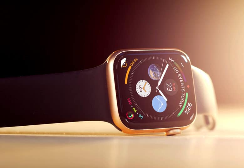 The Apple Watch owners often respond to messages and reject calls The Apple Watch owners often respond to messages and reject calls