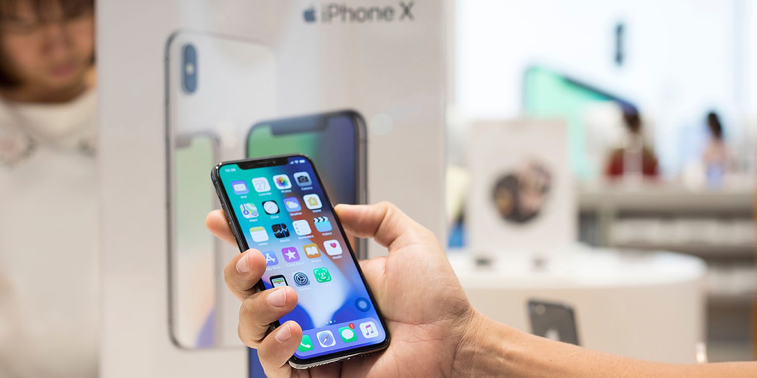 Apple users have discussed the "Indian giving" by the company to the consumers Apple users have discussed the "Indian giving" by the company to the consumers