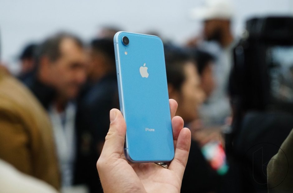 Apple shares are falling because of low demand for iPhone XR