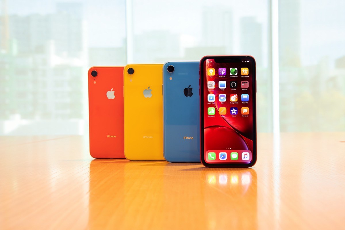 Analysts believe that Apple will continue to cut production of the iPhone XR