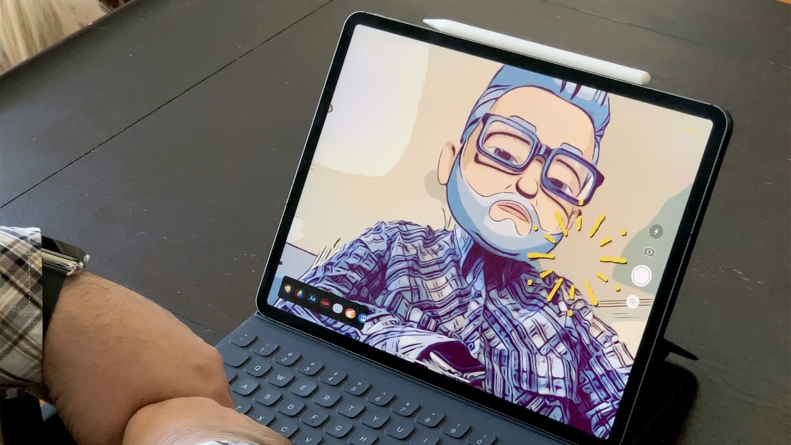 Does the iPad Pro 2018 old keyboard Smart Keyboard?