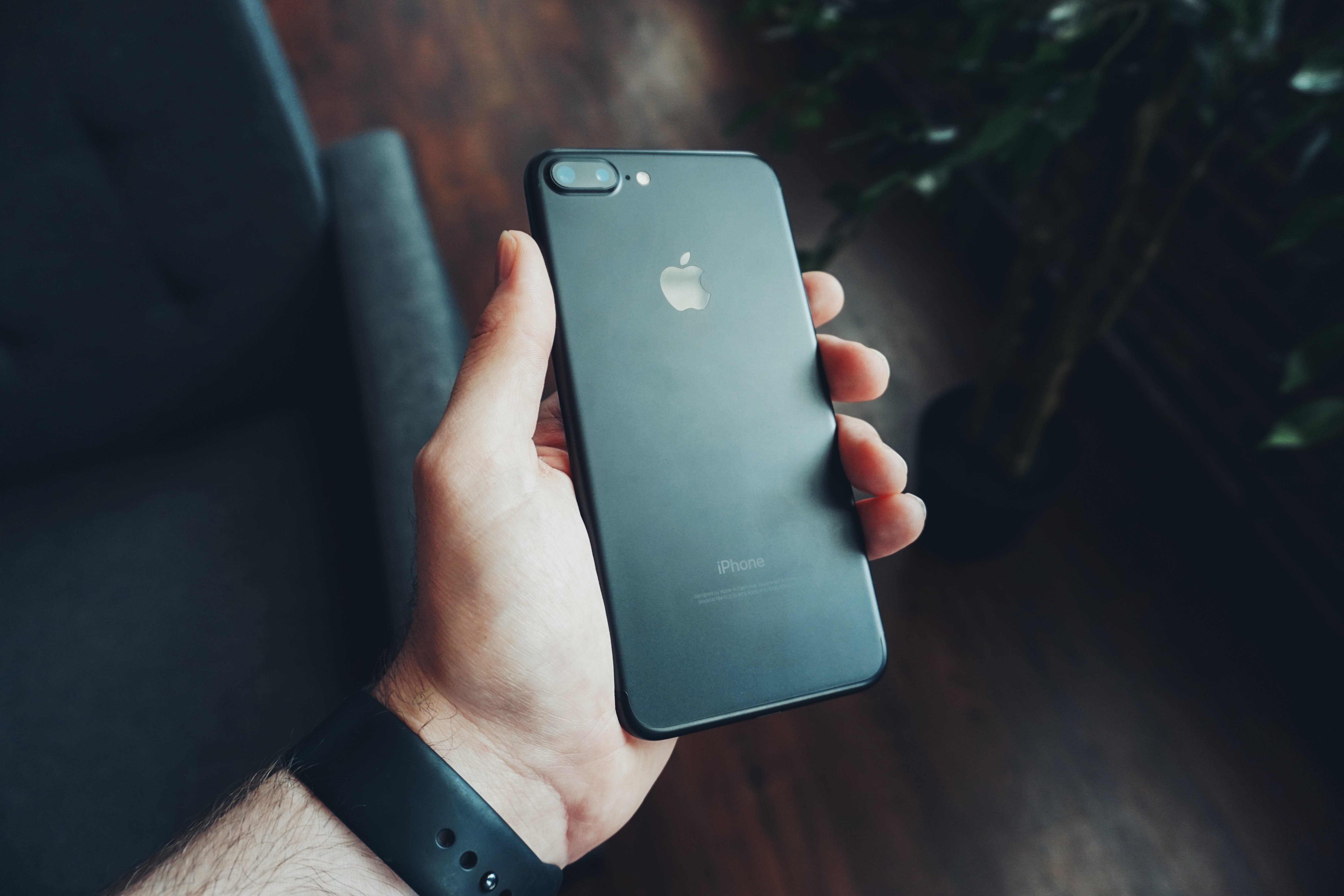 Apple charges the iPhone 7 more than $ 300 for the repair of the microphone, although in the past this service was free Apple charges the iPhone 7 more than $ 300 for the repair of the microphone, although in the past this service was free