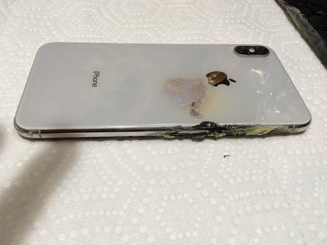 XS Max iPhone exploded in the pocket of the jeans user from Ohio