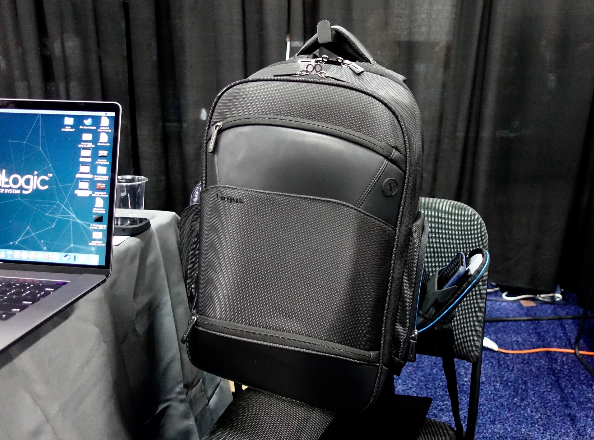 Targus has introduced a backpack with built-in wireless charging for smartphones Targus has introduced a backpack with built-in wireless charging for smartphones