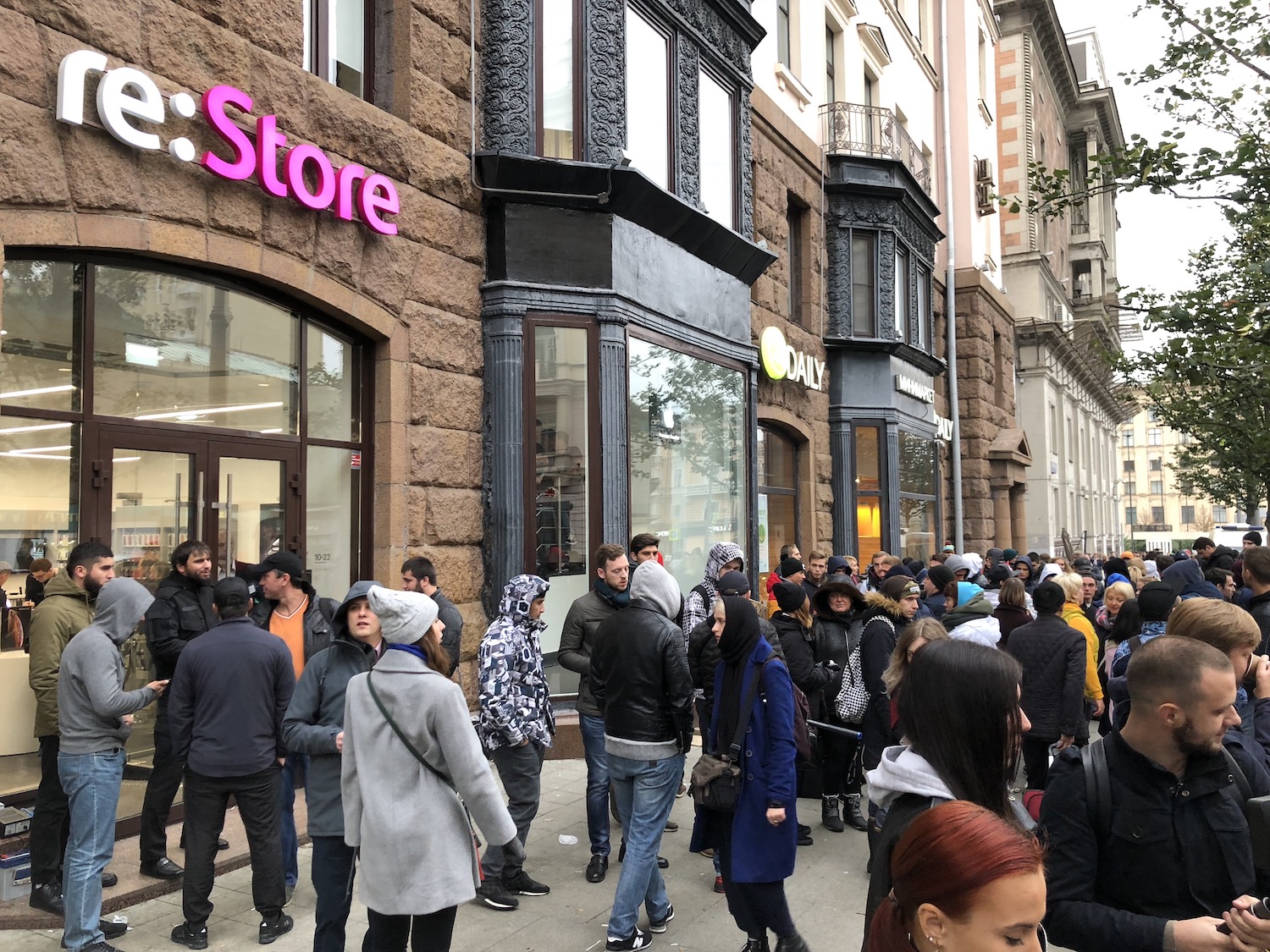 How was the first day of sales of the new iPhones in Russia