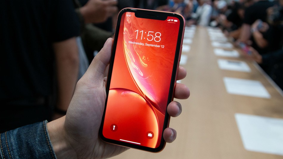 The first review of the iPhone XR: the opinions of bloggers who have received the first smartphone